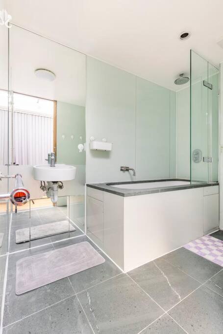 Modern 2 Bedroom Near Oxford Street - 2 Min Walk * London