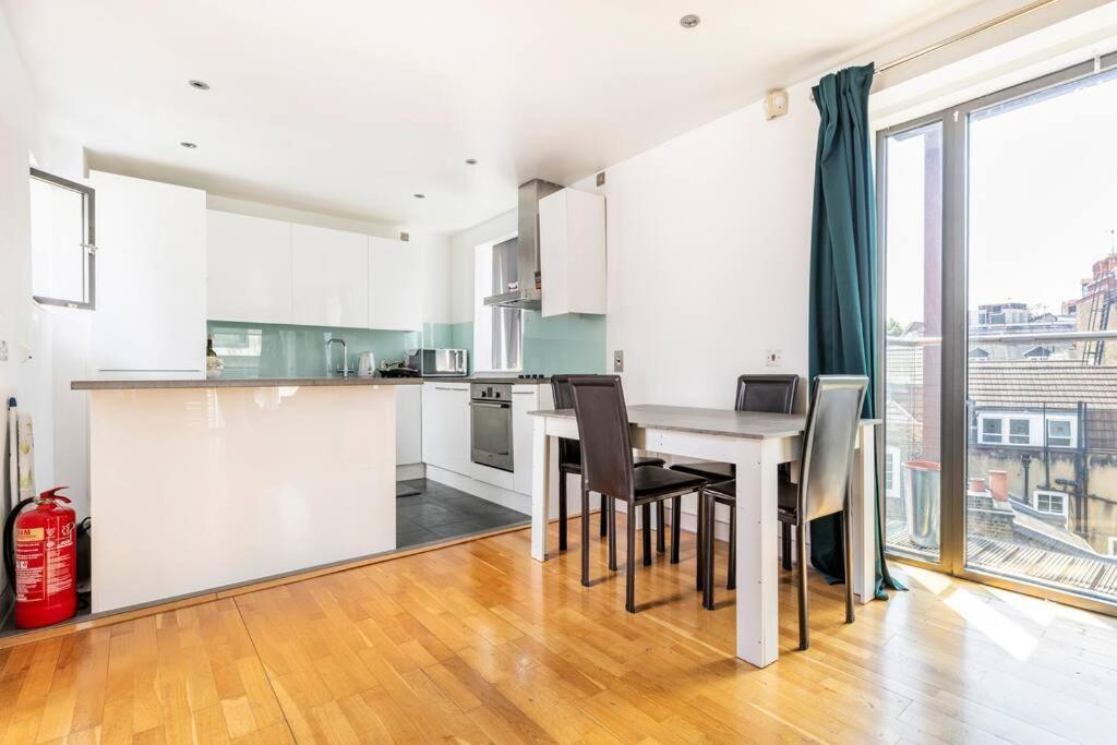 Apartment Modern 2 Bedroom Near Oxford Street - 2 Min Walk London